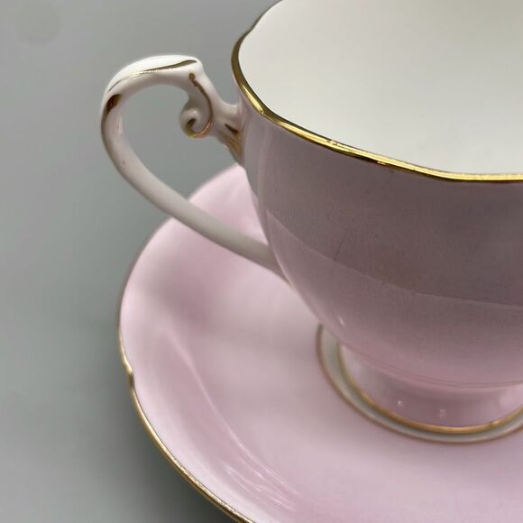 Vintage Royal Grafton Pink Floral Bouquet Tea Cup and Saucer Gold Trim - Picture 11 of 16